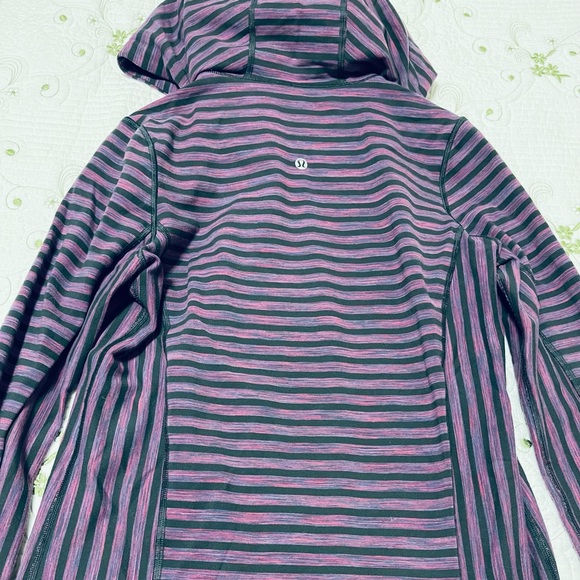 Lululemon Vintage Stride Jacket Size 8. - Picture 3 of 4